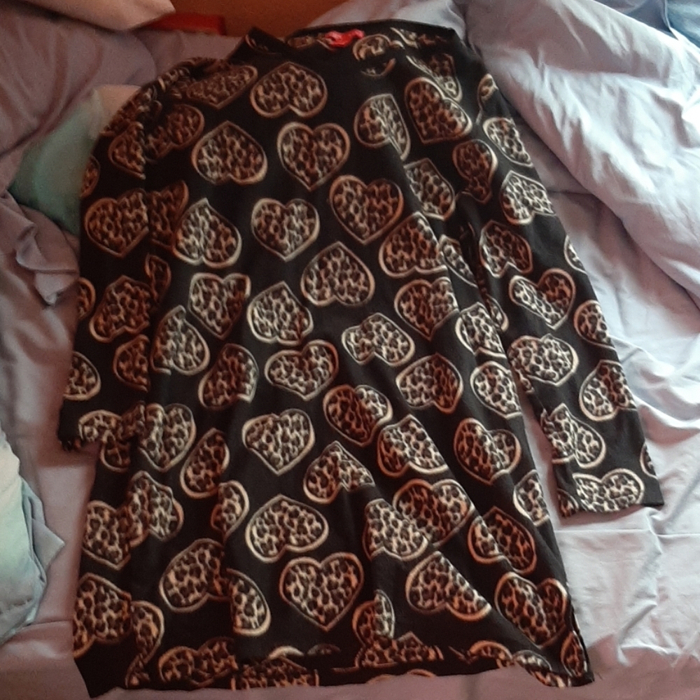 Black night gown with leopard print hearts